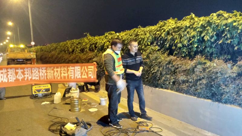 成都市北新干道护栏修复涂装